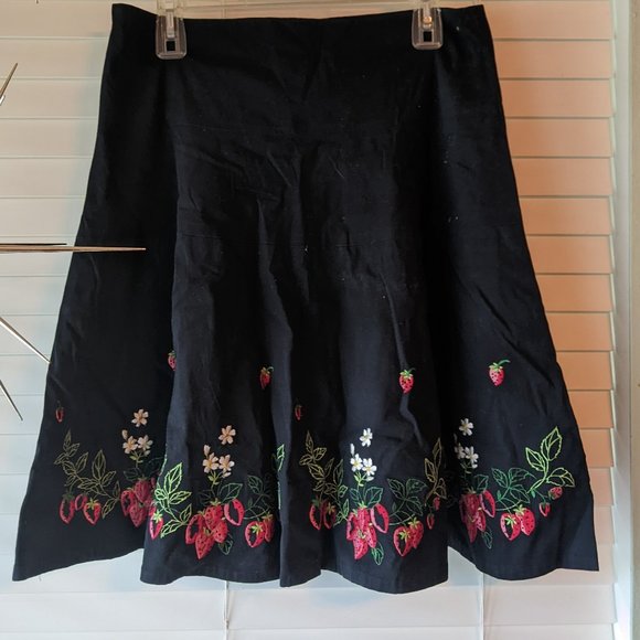 elevenses Dresses & Skirts - Elevenses Anthropologie Flared Black Strawberry Floral Embroidered Skirt Size 10